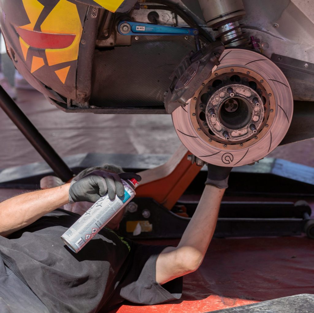 machenic repairing the break